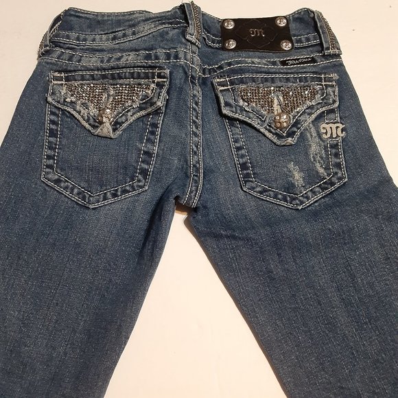 Miss Me Women's Distressed Embellished Cropped Capri Jeans in Size 25 JP5001CRA - Picture 4 of 7